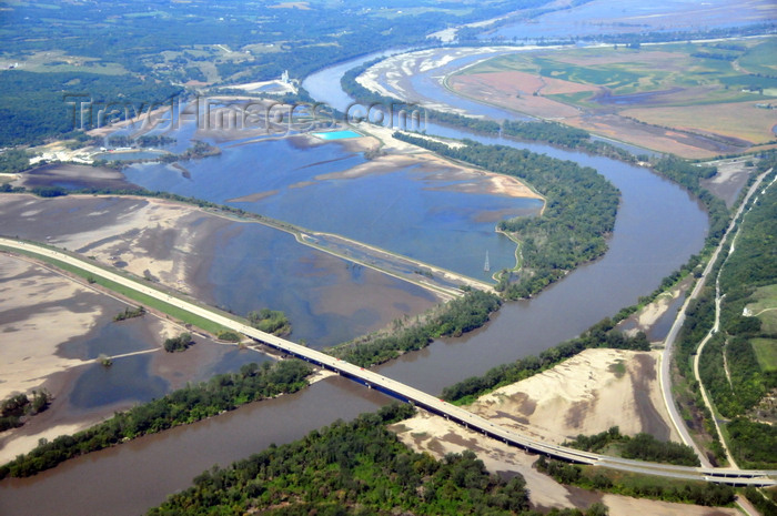 usa1804: Kansas City, Missouri, USA: flooded plain of the Missouri river - floods - photo by M.Torres - (c) Travel-Images.com - Stock Photography agency - Image Bank