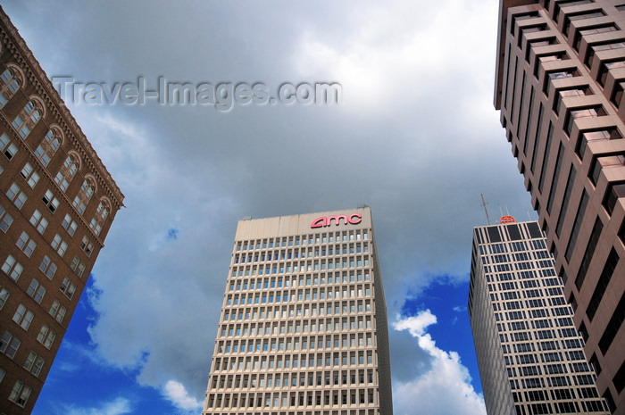 usa1806: Kansas City, Missouri, USA: TenMain Center and buildings around 10th and Main Transit Plaza - Headquarters of AMC Theatres - designed by HNTB Architecture - 920 Main Street - photo by M.Torres - (c) Travel-Images.com - Stock Photography agency - Image Bank