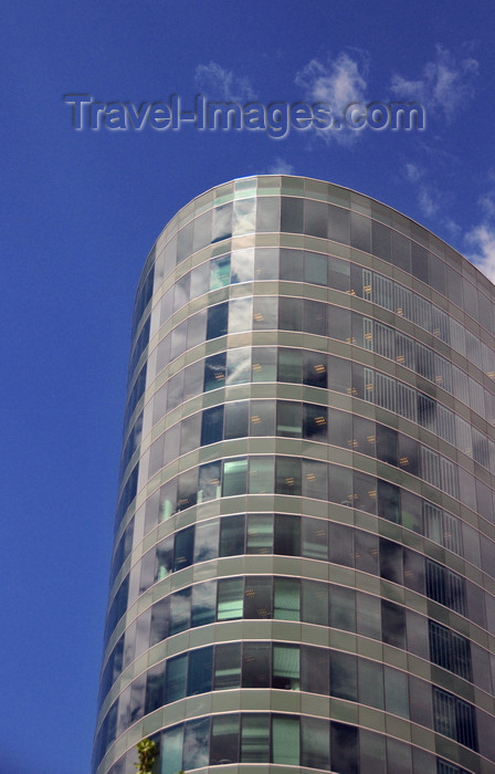 usa1812: Kansas City, Missouri, USA: tax preparation company - H&R Block Headquarters tower - designed by 360 Architecture - Cornerstone Award 2007 - postmodern style - Oak Street at E. 12th Street - photo by M.Torres - (c) Travel-Images.com - Stock Photography agency - Image Bank