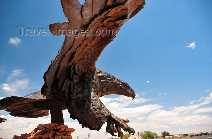 usa182: Valle-Williams, Arizona, USA: bronze - eagle sculpture at the Planes of Fame Air Museum - corner of US 180 and Route 64 - photo by M.Torres - (c) Travel-Images.com - Stock Photography agency - Image Bank