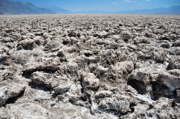 usa1841: Death Valley National Park, California, USA: Devil's Golf Course -  rock salt eroded by wind and water into jagged spires - photo by M.Torres - (c) Travel-Images.com - Stock Photography agency - Image Bank