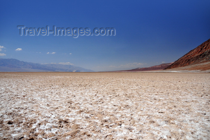 usa1843: Death Valley National Park, California, USA: Badwater Basin along Badwater Road - salt flats - arid climate where evaporation exceeds precipitation, leaving behind just the salts and fine silt - photo by M.Torres - (c) Travel-Images.com - Stock Photography agency - Image Bank