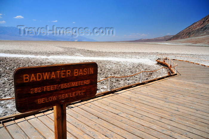 usa1844: Death Valley National Park, California, USA: Badwater Basin - sign and general view of the valley - looking North - Panamint Range on the left, Amargosa range on the right - photo by M.Torres - (c) Travel-Images.com - Stock Photography agency - Image Bank
