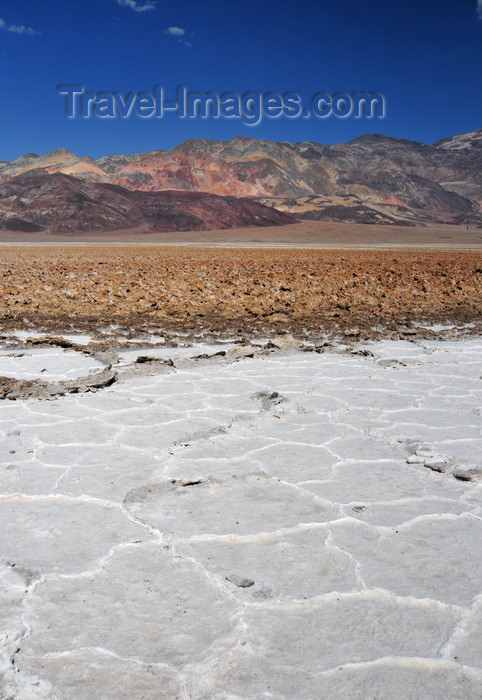 usa1856: Death Valley National Park, California, USA: Badwater Basin dry lake - salt flats - pattern defined by salt ridges - Amargosa range - photo by M.Torres - (c) Travel-Images.com - Stock Photography agency - Image Bank