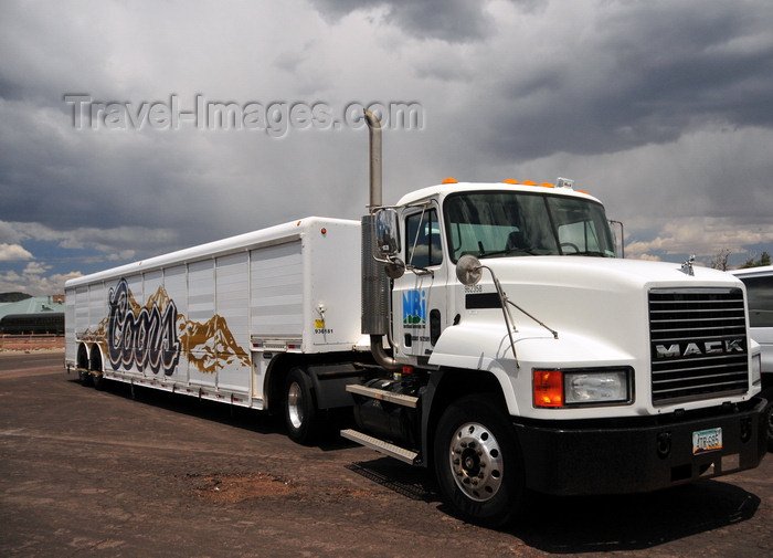 usa1888: Williams, Coconino County, Arizona, USA: Mack truck brings Coors beer from Golden, CO - photo by M.Torres - (c) Travel-Images.com - Stock Photography agency - Image Bank