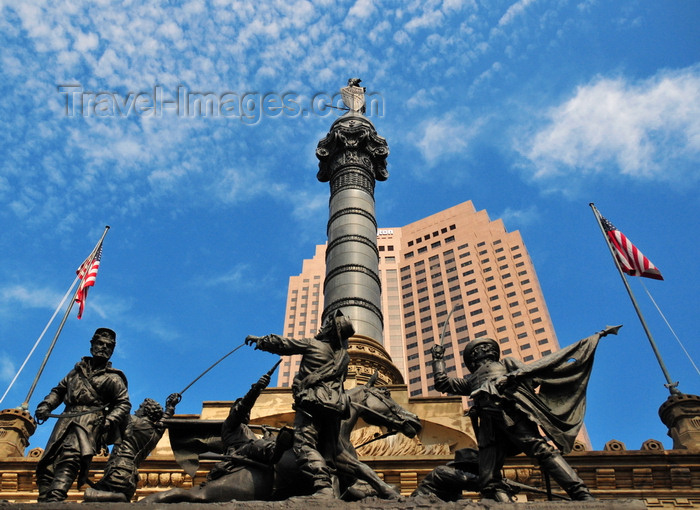 usa1894: Cleveland, Ohio, USA: Public Square - Soldiers' and Sailors' Monument - honors servicemen from Cuyahoga County in the Civil War Yankee forces - Advance Guard Grouping - sculptures and design by architect Levi T. Scofield - in the background 200 Public Square tower - photo by M.Torres - (c) Travel-Images.com - Stock Photography agency - Image Bank