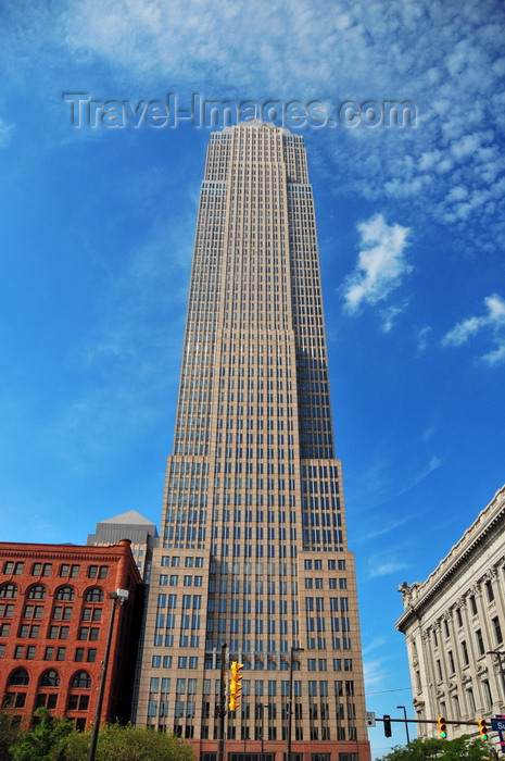 usa1897: Cleveland, Ohio, USA: Key Tower - south facade seen from Public Square, along East Roadway - Society for Savings Building on the left and on the right the Howard Metzenbaum Courthouse - photo by M.Torres - (c) Travel-Images.com - Stock Photography agency - Image Bank
