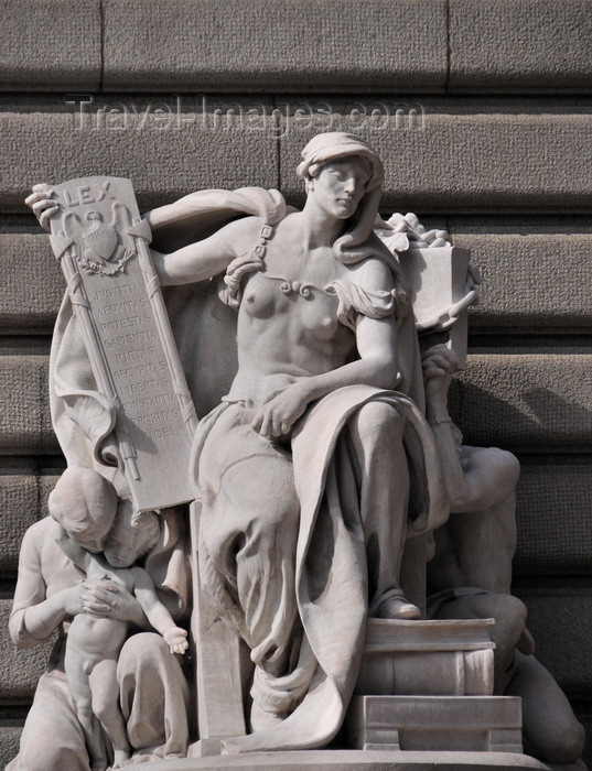 usa1899: Cleveland, Ohio, USA: Howard M. Metzenbaum Courthouse - sculpture 'Jurisprudence' by Daniel Chester French on Superior Avenue - photo by M.Torres - (c) Travel-Images.com - Stock Photography agency - Image Bank