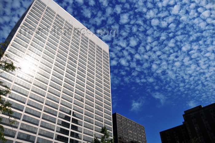 usa1904: Cleveland, Ohio, USA: Anthony J. Celebreeze Federal Building - sun and sky - architects Outcault, Guenther, Rode and Bonebrake - 1240 East 9th Street - photo by M.Torres - (c) Travel-Images.com - Stock Photography agency - Image Bank