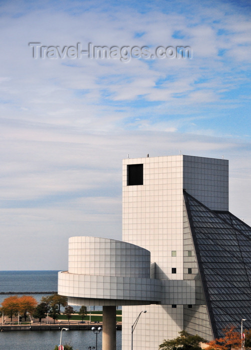 usa1908: Cleveland, Ohio, USA: Rock and Roll Hall of Fame along Lake Erie - design by architect I. M. Pei including his famous glass pyramids - North Coast Harbor - photo by M.Torres - (c) Travel-Images.com - Stock Photography agency - Image Bank
