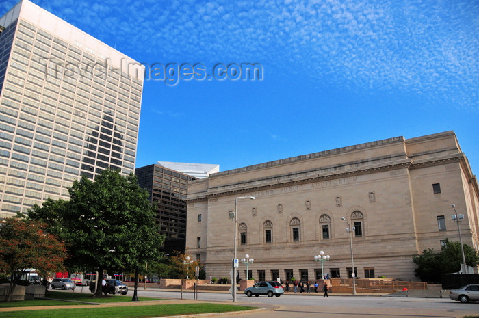 usa1909: Cleveland, Ohio, USA: Cleveland Public Auditorium, built for the 1909 Industrial Exposition Italian Renaissance revival by architects Frederic H. Betz and J. Harold McDowell - on the left the 1960s Celebreeze Federal Building - Lakeside Avenue East - photo by M.Torres - (c) Travel-Images.com - Stock Photography agency - Image Bank