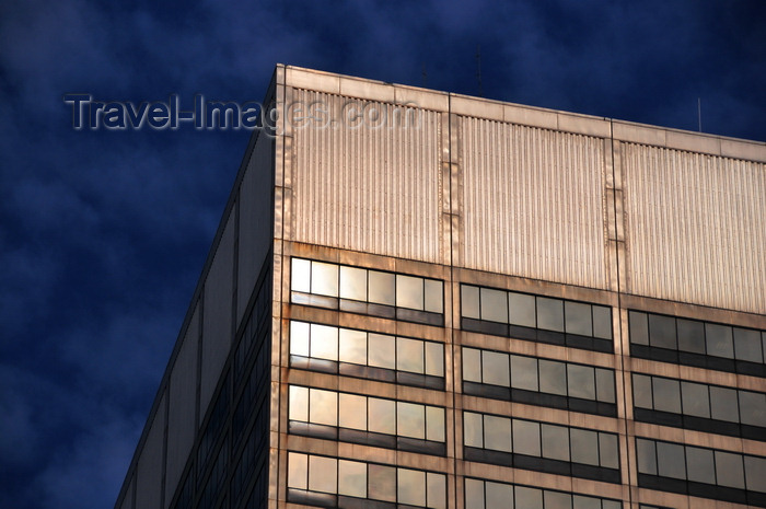usa1910: Cleveland, Ohio, USA: Anthony J. Celebreeze Federal Building - detail of the NW top corner reflecting the afternoon sun - international style - governmental office - Civic Center, Downtown - photo by M.Torres - (c) Travel-Images.com - Stock Photography agency - Image Bank
