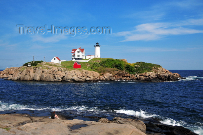 usa1916: York, Maine, New England, USA: the rocky Nubble Island and Cape Neddick Lighthouse - Nubble Light - photo by M.Torres - (c) Travel-Images.com - Stock Photography agency - Image Bank