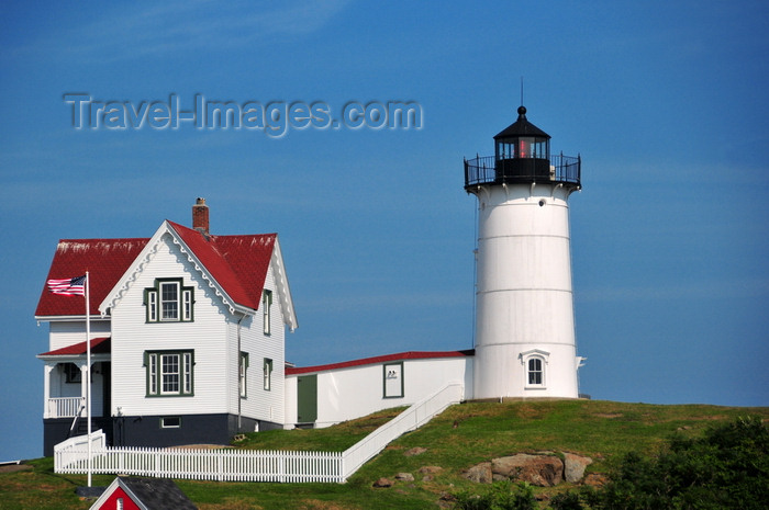 usa1918: York, Maine, New England, USA: Cape Neddick Lighthouse and the Victorian keeper's house - Nubble Light - photo by M.Torres - (c) Travel-Images.com - Stock Photography agency - Image Bank