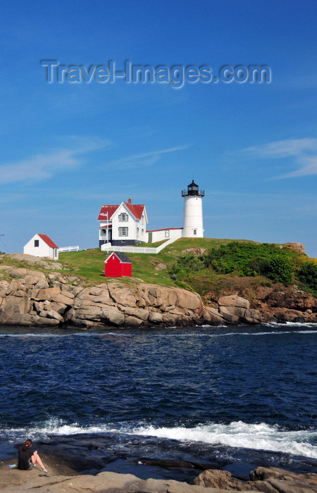 usa1920: York, Maine, New England, USA: Cape Neddick Lighthouse - the picturesque Nubble Island seen from Sohier Park - photo by M.Torres - (c) Travel-Images.com - Stock Photography agency - Image Bank