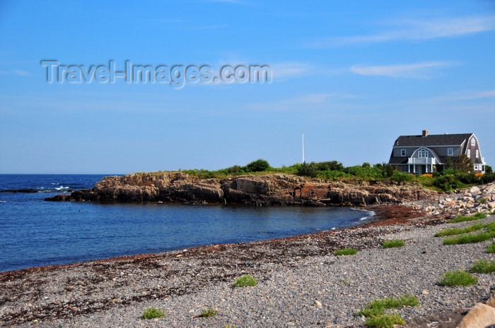 usa1922: Phillips Cove, Maine, New England, USA: pebble beach, house and cove - Quintessential New England - photo by M.Torres - (c) Travel-Images.com - Stock Photography agency - Image Bank