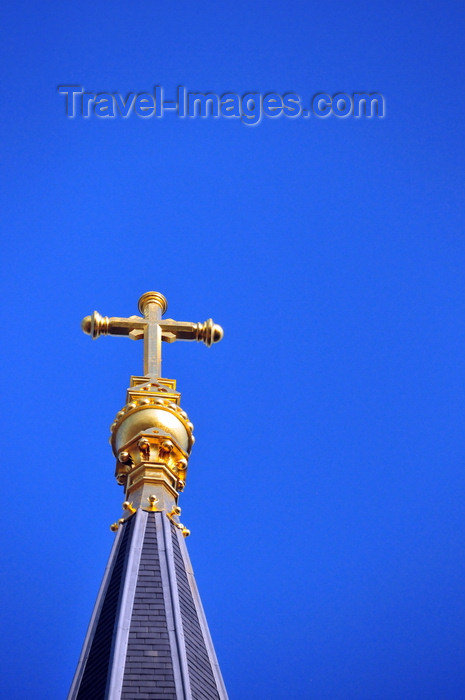 usa1923: Portland, Maine, New England, USA: Cathedral of the Immaculate Conception - golden cross atop the spire - seat of the Roman Catholic Diocese of Portland - architect Patrick Keeley - Cumberland Avenue - photo by M.Torres - (c) Travel-Images.com - Stock Photography agency - Image Bank