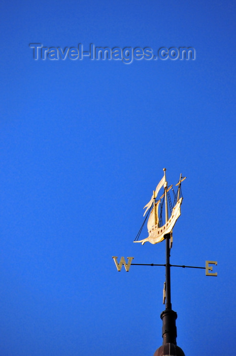 usa1924: Portland, Maine, New England, USA: golden weathervane at Portland City Hall in the shape of a ship - photo by M.Torres - (c) Travel-Images.com - Stock Photography agency - Image Bank