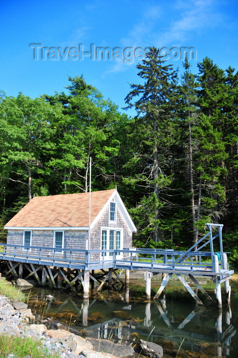 usa1929: Georgetown, Maine, New England, USA: cottage on stilts at the end of a fjord - photo by M.Torres - (c) Travel-Images.com - Stock Photography agency - Image Bank
