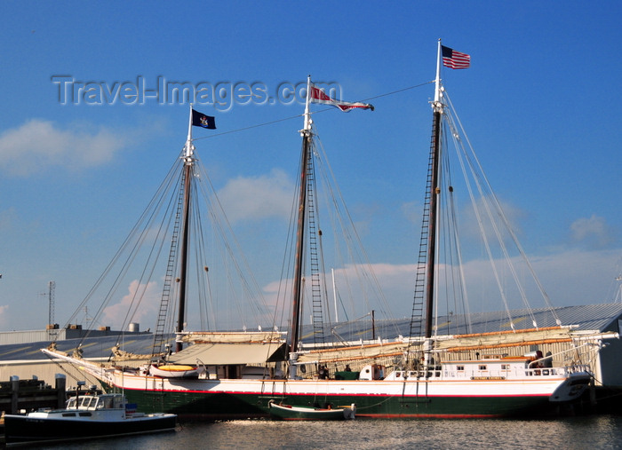 usa1938: Rockland, Maine, New England, USA: Victory Chimes - the only original three-masted schooner in the Maine Windjammer fleet - in the harbor - photo by M.Torres - (c) Travel-Images.com - Stock Photography agency - Image Bank