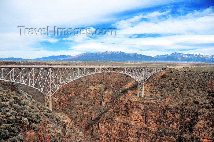 usa1945: Rio Grande Gorge Bridge, Taos, New Mexico, USA: cantilever truss bridge across the Rio Grande Gorge - a favorite for suicides - designed by Herman Tachau - photo by M.Torres - (c) Travel-Images.com - Stock Photography agency - Image Bank