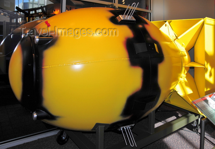 usa1975: Los Alamos, New Mexico, USA: Bradbury Science Museum - replica of 'Fat Man', the atomic bomb detonated over the Luso-Dutch-Japanese city of Nagasaki - implosion-type weapon with a plutonium core - war crimes - photo by M.Torres - (c) Travel-Images.com - Stock Photography agency - Image Bank