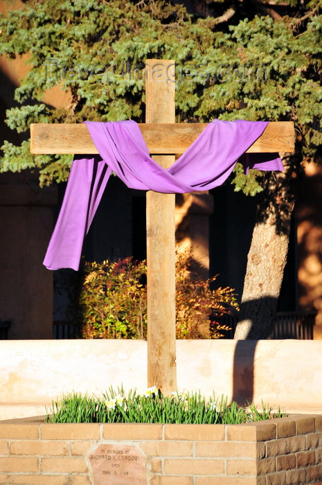 usa1983: Albuquerque, Bernalillo County, New Mexico, USA: Old City - Iglesia de San Felipe de Neri, 1706 - wooden cross - photo by M.Torres - (c) Travel-Images.com - Stock Photography agency - Image Bank