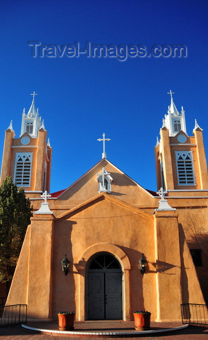 usa1985: Albuquerque, Bernalillo County, New Mexico, USA: Old City - Iglesia de San Felipe de Neri, named after King Philip of Spain - adobe building - photo by M.Torres - (c) Travel-Images.com - Stock Photography agency - Image Bank