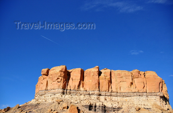 usa1997: Chaco Canyon National Historical Park, New Mexico, USA: butte near the visitors' center - photo by M.Torres - (c) Travel-Images.com - Stock Photography agency - Image Bank