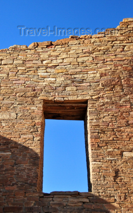 usa1998: Chaco Canyon National Historical Park, New Mexico, USA: detail of a wall showing the window and the high quality masonry of the Chaco culture - UNESCO World Heritage Site - photo by M.Torres - (c) Travel-Images.com - Stock Photography agency - Image Bank