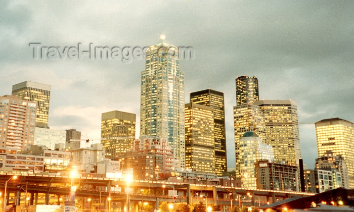 usa2: Seattle, Washington, USA: skyline - skyscrapers at dusk - photo by M.Torres - (c) Travel-Images.com - Stock Photography agency - Image Bank