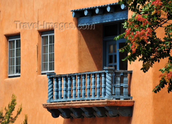 usa201: Santa Fé, New Mexico, USA: wooden balcony on Sandoval Street - offices of the Santa Fé County Clerk - photo by M.Torres - (c) Travel-Images.com - Stock Photography agency - Image Bank