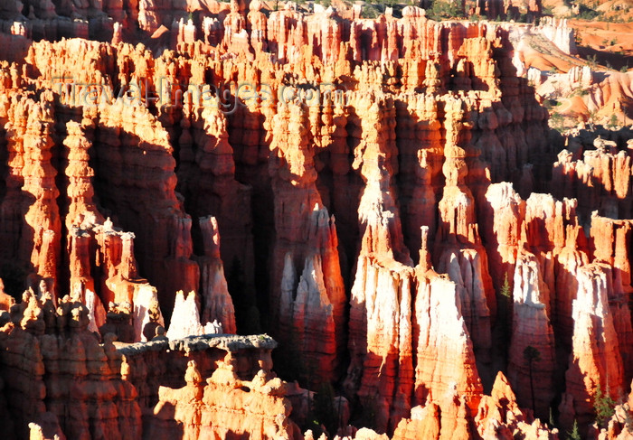 usa2057: Bryce Canyon National Park, Utah, USA: Inspiration Point - dense cluster of hoodoos known as the Silent City - thin spires of rock - photo by M.Torres - (c) Travel-Images.com - Stock Photography agency - Image Bank