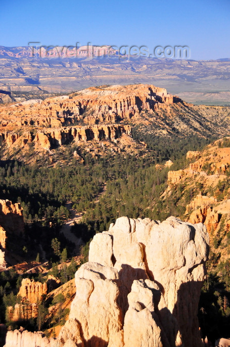 usa2060: Bryce Canyon National Park, Utah, USA: Inspiration Point - rock formation and view towards Boat Mesa - photo by M.Torres - (c) Travel-Images.com - Stock Photography agency - Image Bank