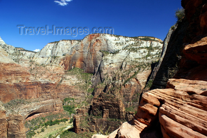 usa2101: Zion National Park, Utah, USA: Zion Canyon seen from Angel's Landing - photo by A.Ferrari - (c) Travel-Images.com - Stock Photography agency - Image Bank