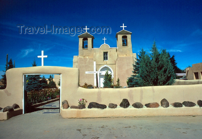 usa211: Ranchos de Taos, New Mexico, USA: adobe construction - St.Francis de Assisi Church from outside the walls - photo by J. Fekete - (c) Travel-Images.com - Stock Photography agency - Image Bank