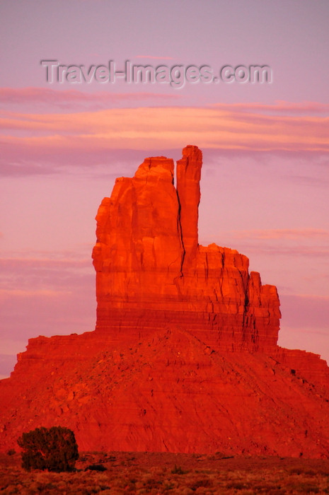 usa2115: Monument Valley / Tsé Bii' Ndzisgaii, Utah, USA: Big Indian - Navajo Nation Reservation - San Juan County - photo by M.Torres - (c) Travel-Images.com - Stock Photography agency - Image Bank