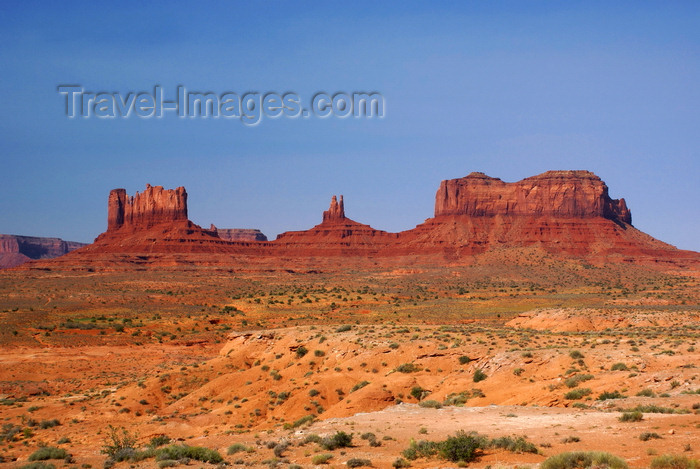 usa2118: Monument Valley / Tsé Bii' Ndzisgaii, Utah, USA: Monument Pass, near the Arizona border - Navajo Nation Reservation - photo by A.Ferrari - (c) Travel-Images.com - Stock Photography agency - Image Bank