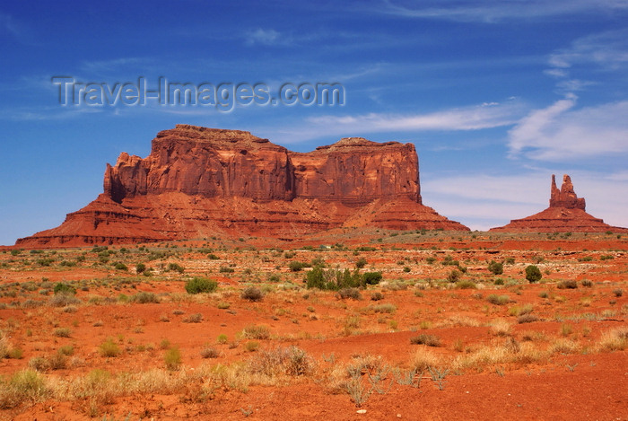 usa2121: Monument Valley / Tsé Bii' Ndzisgaii, Utah, USA: Saddleback mesa and King on his Throne - Navajo Nation Reservation - photo by A.Ferrari - (c) Travel-Images.com - Stock Photography agency - Image Bank