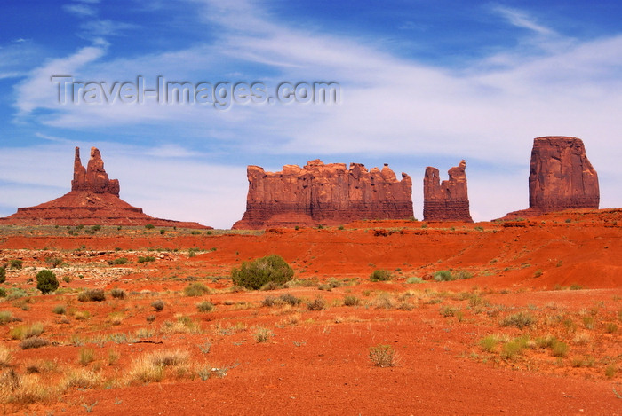 usa2122: Monument Valley / Tsé Bii' Ndzisgaii, Utah, USA: King on his Throne, Stagecoach, Bear and Rabbit and Castle Rock - Navajo Nation Reservation - photo by A.Ferrari - (c) Travel-Images.com - Stock Photography agency - Image Bank