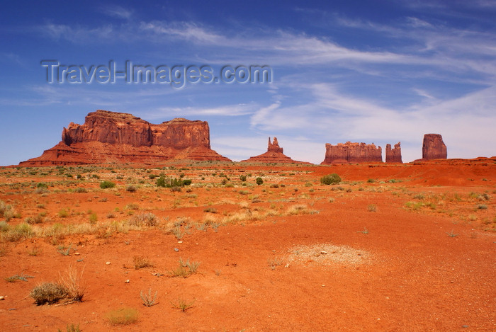 usa2123: Monument Valley / Tsé Bii' Ndzisgaii, Utah, USA: Saddleback mesa, King on his Throne, Stagecoach, Bear & Rabbit and Castle Rock - Navajo Nation Reservation - photo by A.Ferrari - (c) Travel-Images.com - Stock Photography agency - Image Bank