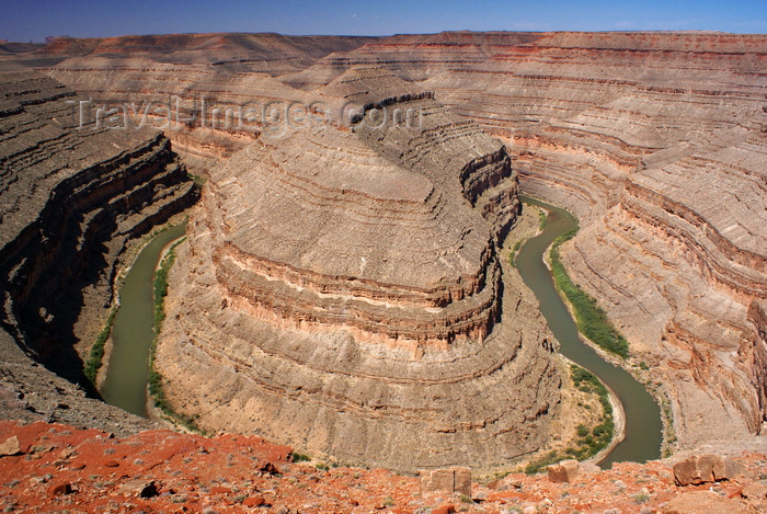 usa2133: Goosenecks State Park, San Juan county, Utah, USA: deep canyon and winding meanders of the San Juan River - West Gooseneck from the overlook - photo by A.Ferrari - (c) Travel-Images.com - Stock Photography agency - Image Bank