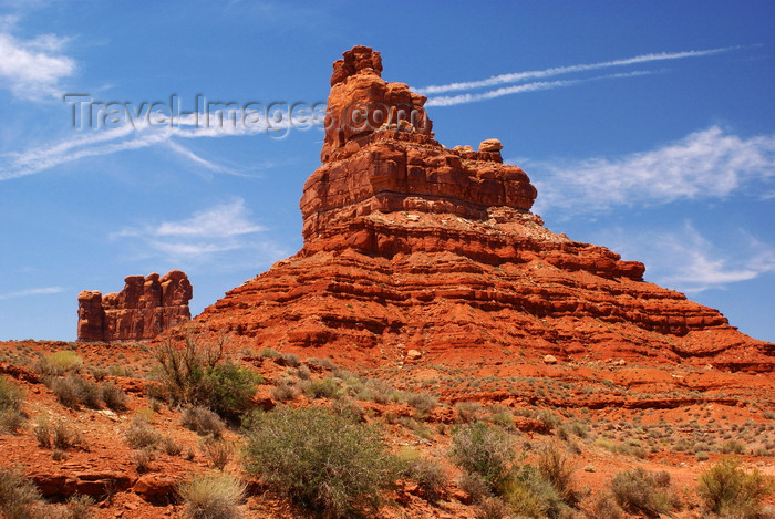 usa2136: Valley of the Gods, San Juan County, Utah, USA: two buttes and contrails - photo by A.Ferrari - (c) Travel-Images.com - Stock Photography agency - Image Bank