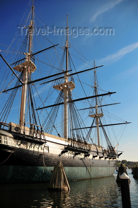 usa2159: Baltimore, Maryland, USA: single-gundeck sloop-of-war USS Constellation - used to disrupt European trade on the African coast, attacked civilan ships but never faced other armed ships - starboard view - Baltimore Maritime Museum - Inner Harbor - photo by M.Torres - (c) Travel-Images.com - Stock Photography agency - Image Bank