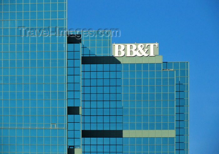 usa2162: Baltimore, Maryland, USA: Branch Banking and Trust building - BB&T - Harborplace Tower, aka The Gallery at Harborplace - Zeidler Partnership Architects - 101 South Calvert Street - modernism - photo by M.Torres - (c) Travel-Images.com - Stock Photography agency - Image Bank