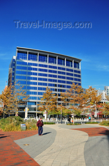 usa2168: Baltimore, Maryland, USA: Lockwood Place from Harry and Jeanette Weinberg Waterfront Park - 500 East Pratt Street - by Cope Linder Architects - curtain wall facade - modernism - photo by M.Torres - (c) Travel-Images.com - Stock Photography agency - Image Bank