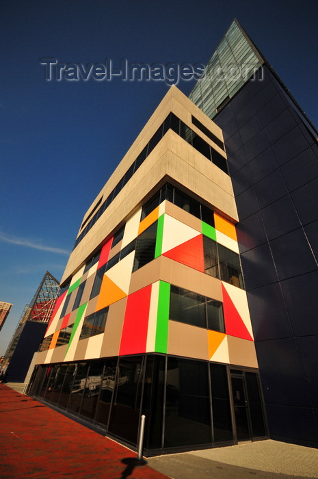 usa2172: Baltimore, Maryland, USA: National Aquarium in Baltimore from the Waterfront Promenade - houses a collection of 17000 specimens - modernism - photo by M.Torres - (c) Travel-Images.com - Stock Photography agency - Image Bank