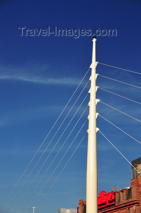 usa2179: Baltimore, Maryland, USA: suspension pedestrian bridge over Dugan's Wharf - detail of the cable-stayed bridge - architects Wheelock Associates with Cambridge Seven Associates - photo by M.Torres - (c) Travel-Images.com - Stock Photography agency - Image Bank
