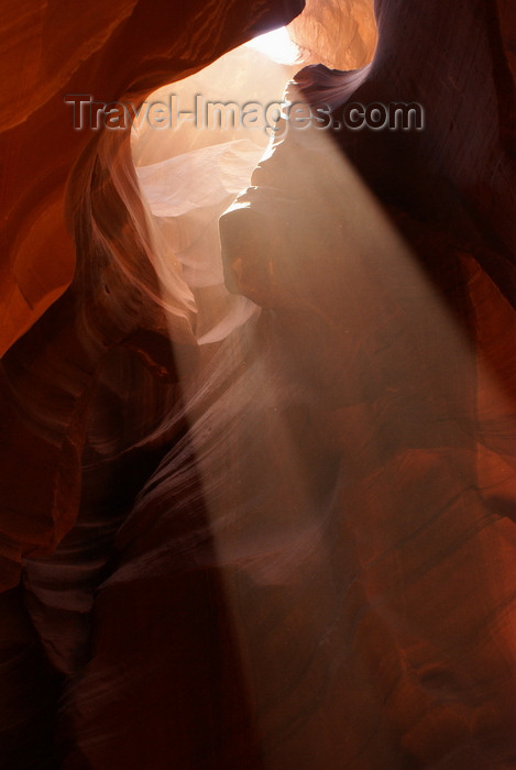 usa2200: Antelope Canyon, Navajo Nation, Arizona, USA: light beam illuminates the narrow slot - popular location for photographers - photo by A.Ferrari - (c) Travel-Images.com - Stock Photography agency - Image Bank