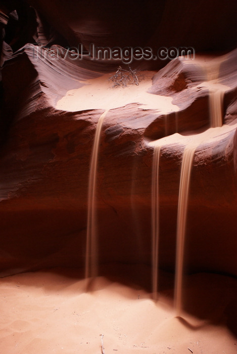 usa2203: Antelope Canyon, Navajo Nation, Arizona, USA: cascade of sand - photo by A.Ferrari - (c) Travel-Images.com - Stock Photography agency - Image Bank